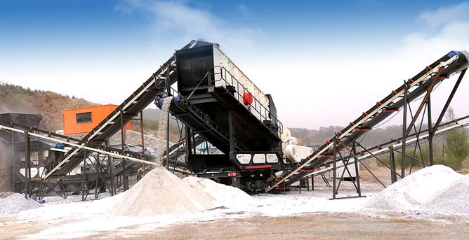 時(shí)產(chǎn)100-200噸石頭移動(dòng)破碎站生產(chǎn)現(xiàn)場(chǎng)